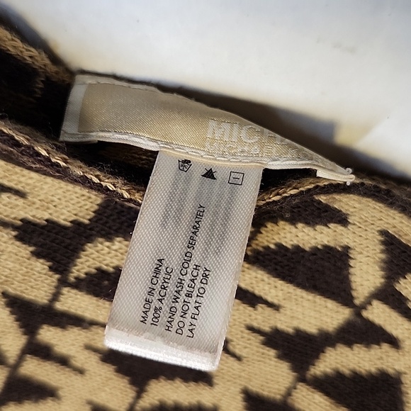 Michael Kors Scarf - Picture 4 of 7